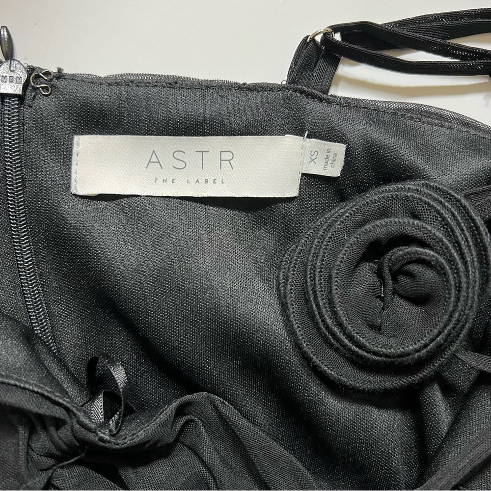 ASTR | Corsage Ruched Bodycon Midi Dress In Black | XS - Picture 8 of 10